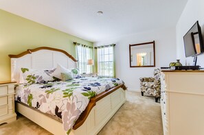 6 bedrooms, iron/ironing board, free WiFi, bed sheets - Stunning Luxury 6 bed 5.5bath  Pool Villa Nr Disney Golf Games Room gated resort (Davenport)