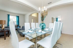 Dining - Stunning Luxury 6 bed 5.5bath  Pool Villa Nr Disney Golf Games Room gated resort (Davenport)