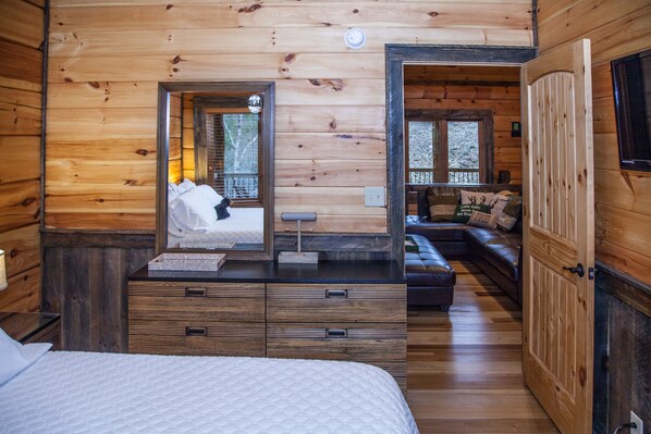 3 habitaciones, escritorio, tabla de planchar con plancha y wifi gratis 