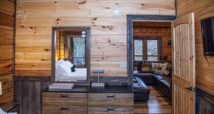 Cabina Moonlight Creek- CABINA DE MONTAÑA PRIVADA- 5 minutos al centro Blue Ridge