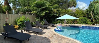 Gorgeous Cocoa Beach Home W/Heated Private pool- short walk to beach!