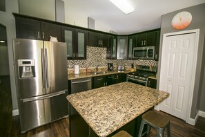 Fridge, microwave, oven, stovetop - SUMMER SPECIALS!!!! Luxurious DISNEY vacation home near all attractions!! (Clermont)