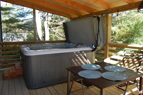 Franconia Victorian Home Retreat with the White Mountain National Forest