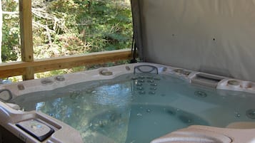 Indoor spa tub
