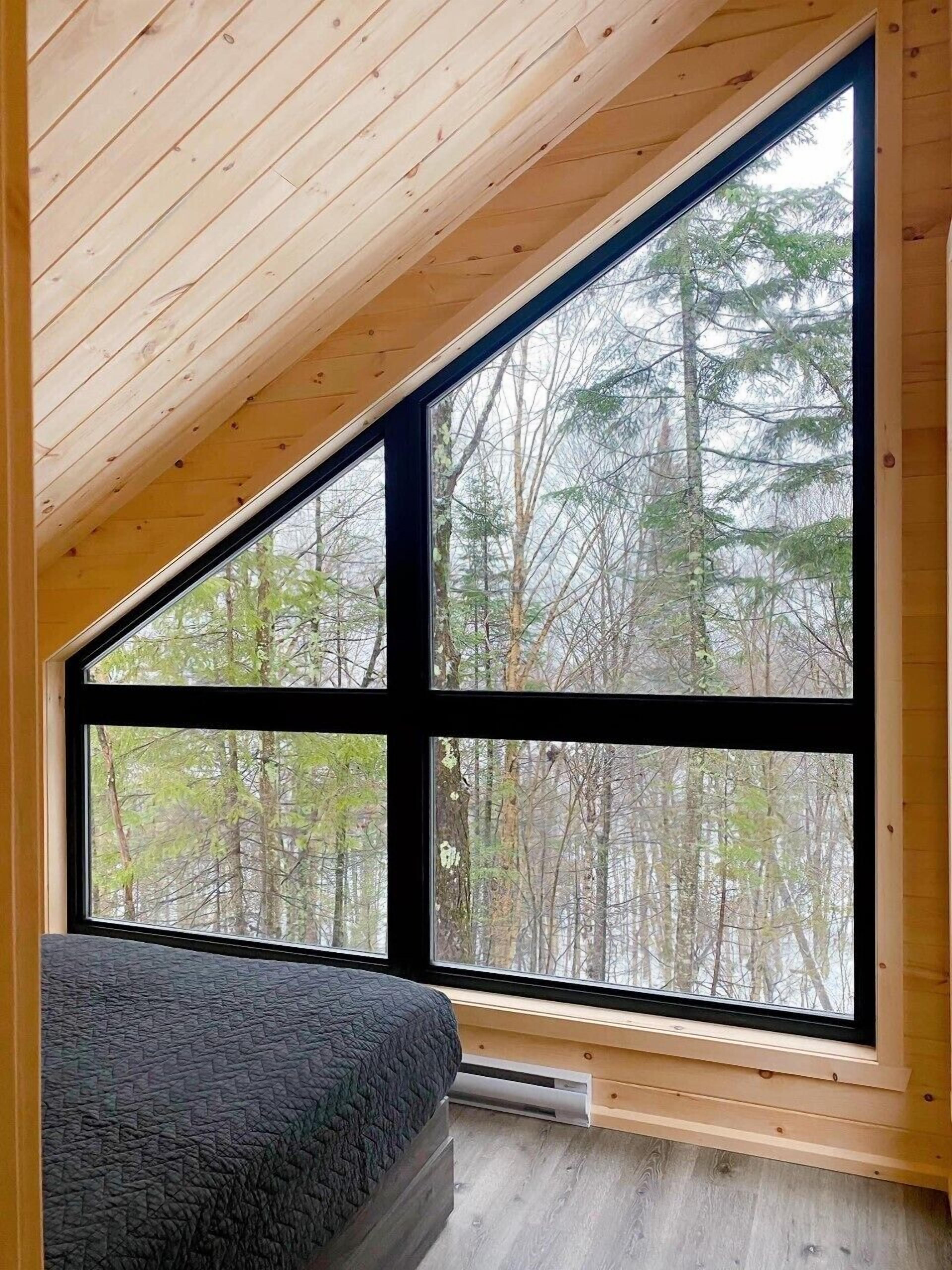 chalet with spa | blackout curtains, iron/ironing board, free wifi, bed sheets