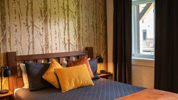 Blackout drapes, iron/ironing board, free WiFi, bed sheets