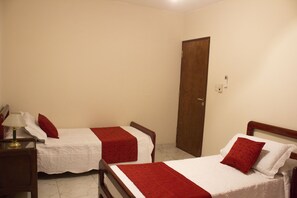 2 bedrooms, blackout curtains, iron/ironing board, rollaway beds - Departamento Urquiza (Salta)