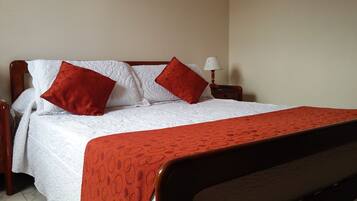 Apartment | 2 bedrooms, blackout drapes, iron/ironing board, rollaway beds