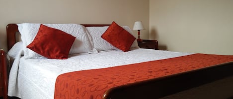 Apartment | 2 bedrooms, blackout drapes, iron/ironing board, rollaway beds