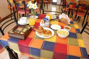 Se sirven desayunos, almuerzos y cenas