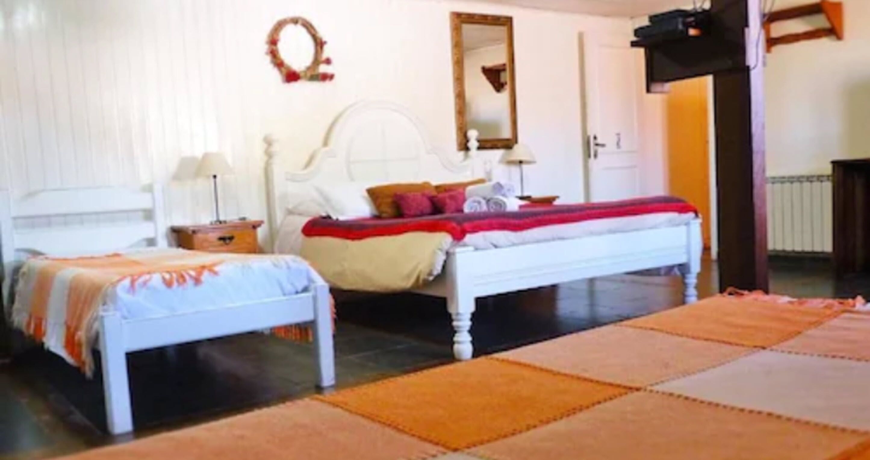 Minibar, skrivebord, mørklægningsgardiner, gratis Wi-Fi