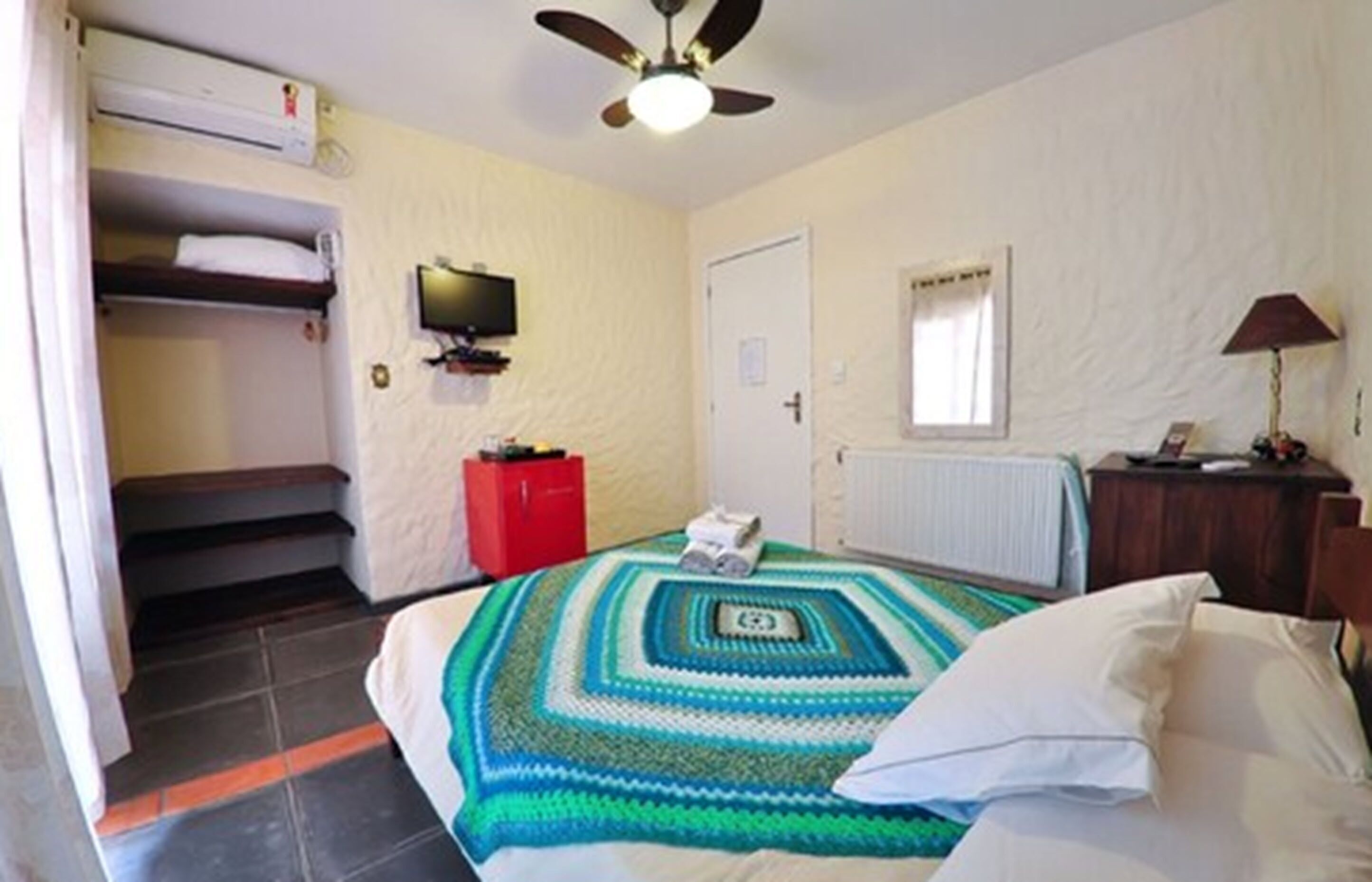 Minibar, skrivebord, mørklægningsgardiner, gratis Wi-Fi