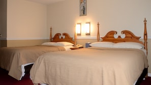 Room, 2 Double Beds, Non Smoking | Premium bedding, down comforters, blackout drapes, iron/ironing board - Glasgow Four Seasons Inn (Glasgow)