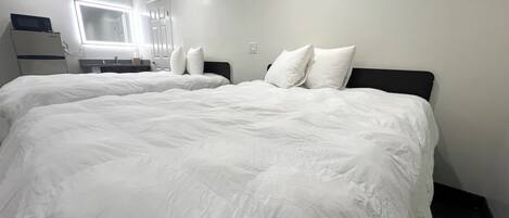 Deluxe-værelse - 2 queensize-senge - ikke-ryger | Strygejern/strygebræt, sengetøj