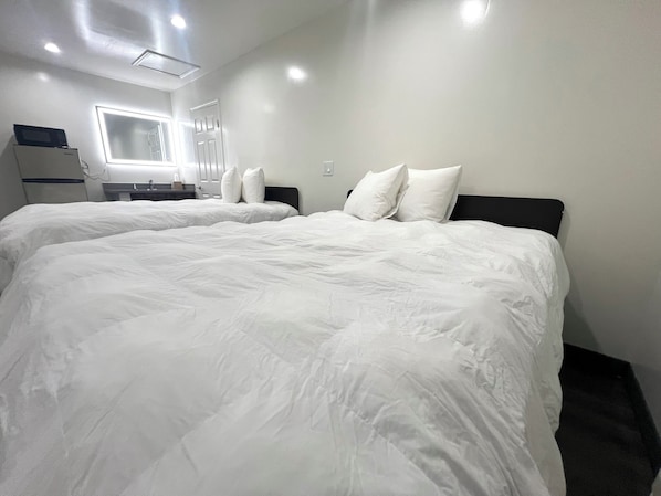 Phòng Deluxe, 2 giường cỡ queen, không hút thuốc | Bàn ủi/dụng cụ ủi quần áo, bộ trải giường