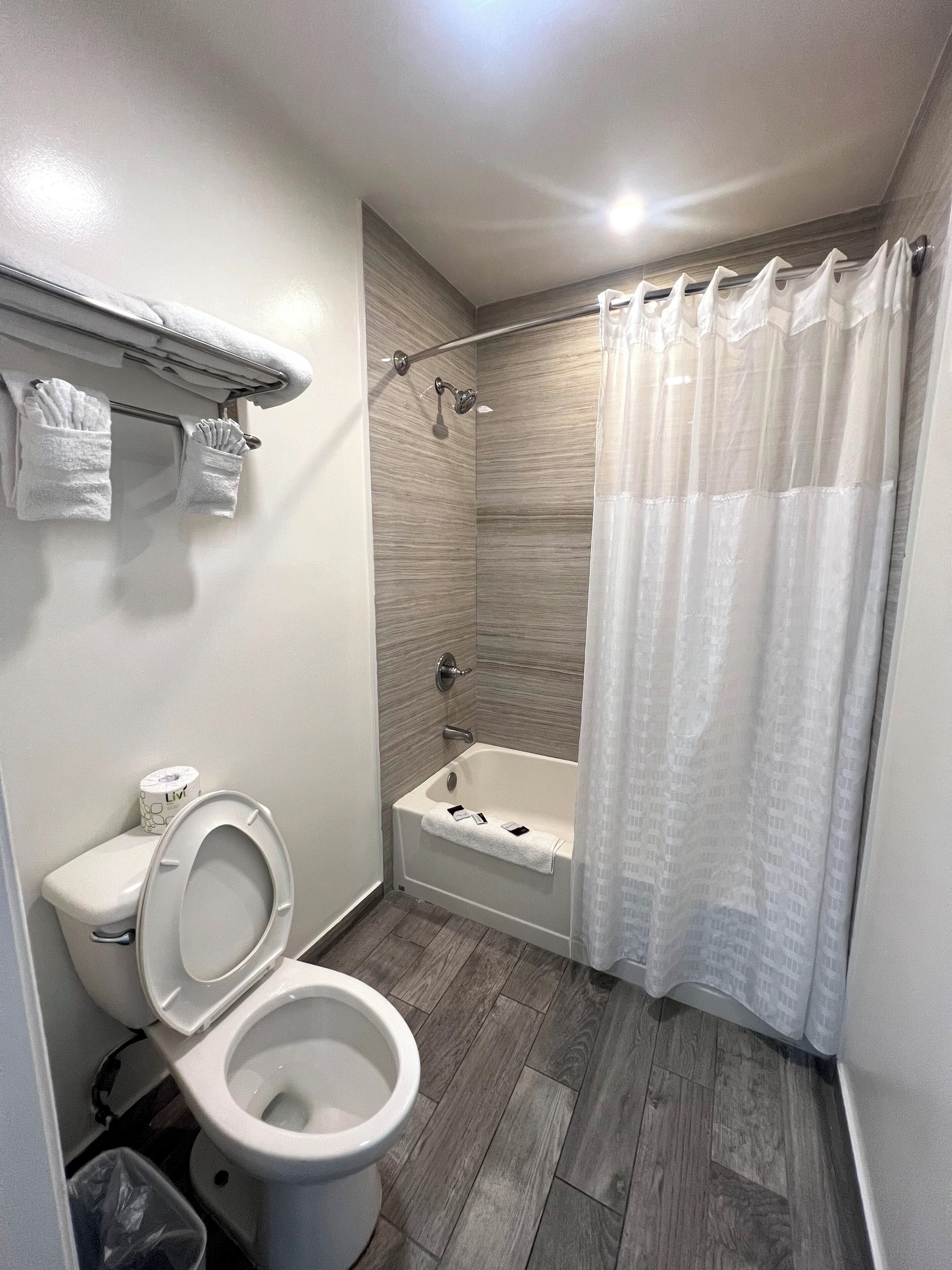 Deluxe Room, 2 Queen Beds, Non Smoking | Bathroom