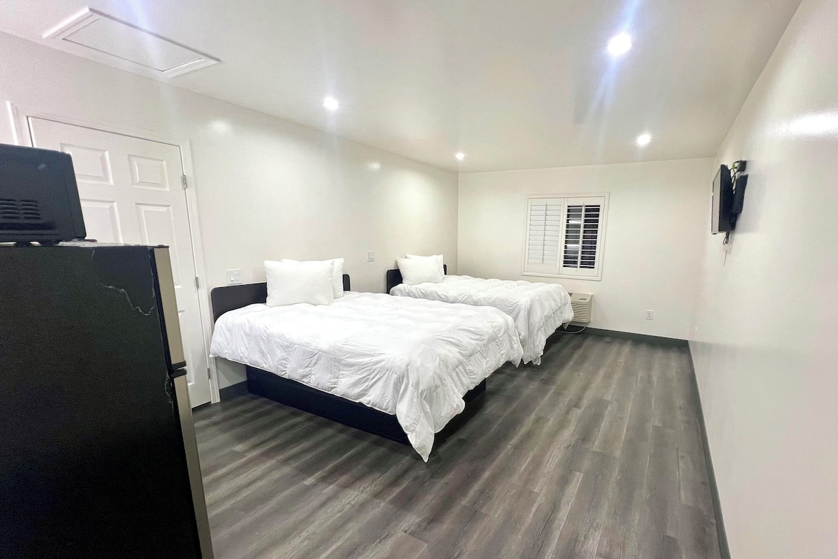 Deluxe Room, 2 Queen Beds, Non Smoking | Iron/ironing board (on request), bed sheets