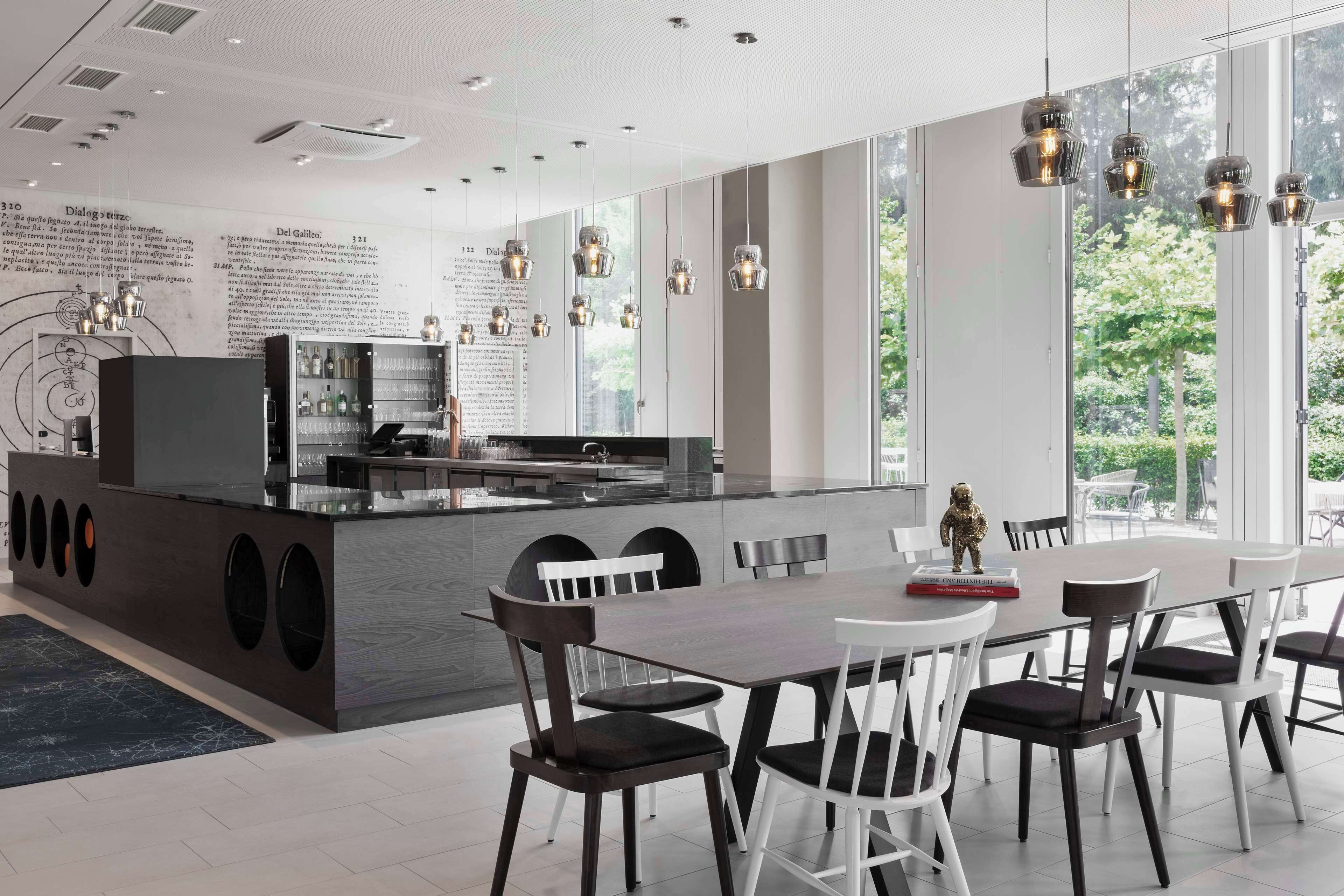 Daily continental breakfast (EUR 15 per person)