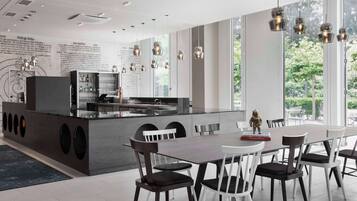 Daily continental breakfast (EUR 15 per person)