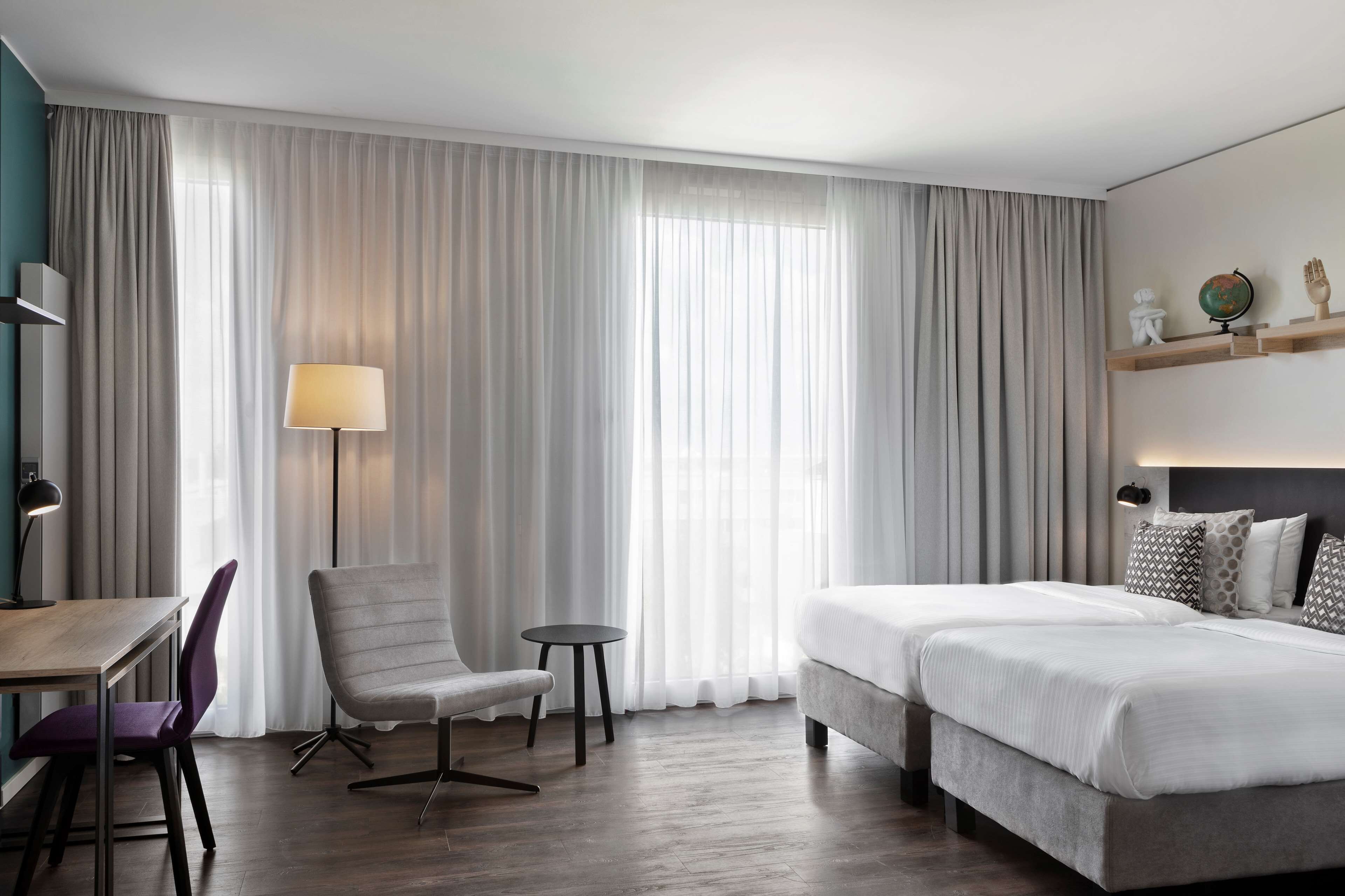 Allergikerbettwaren, Schreibtisch, laptopgeeigneter Arbeitsplatz