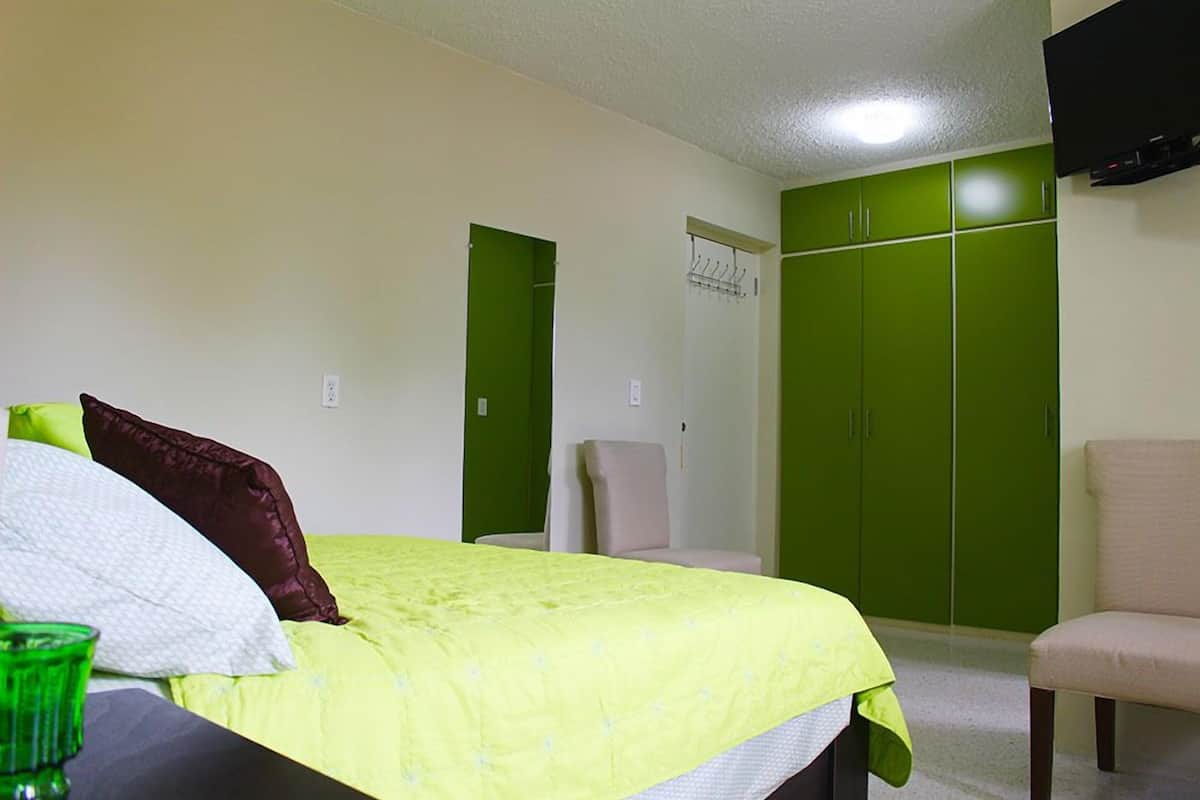Premium bedding, iron/ironing board, free WiFi, bed sheets