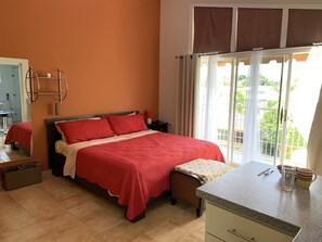 Estudio Deluxe, 1 cama de matrimonio grande | Ropa de cama de alta calidad, tabla de planchar con plancha, wifi gratis