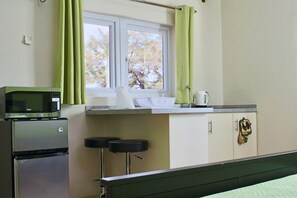 Fridge, microwave, paper towels - Eve's Residence (Willemstad)