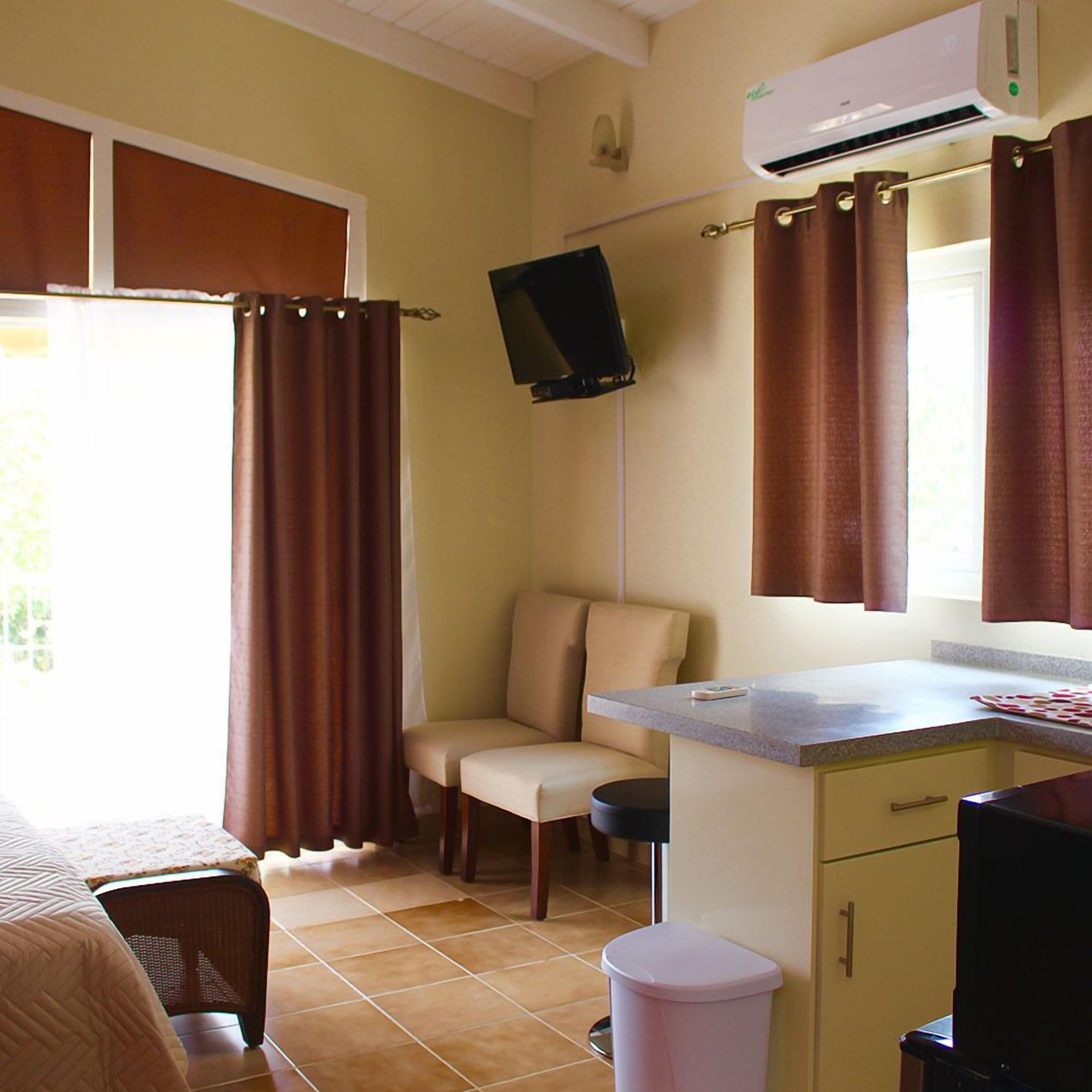 Deluxe Room, 2 Double Beds, Private Bathroom | Living area | Flat-screen TV
