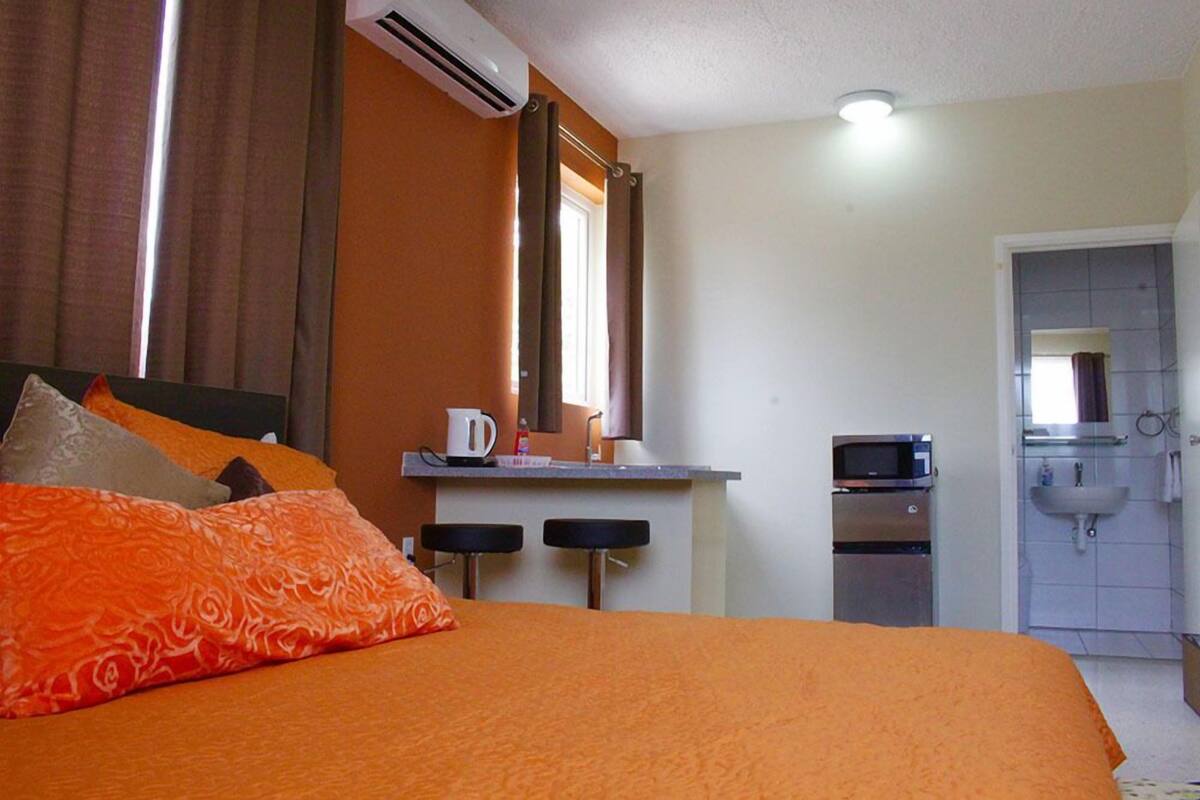 高档床上用品、熨斗/熨衣板、免费 WiFi、床单
