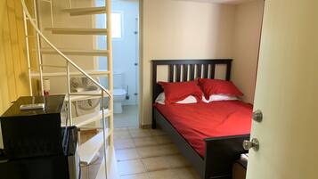 Habitación cuádruple de lujo, 2 camas matrimoniales | Vista del balcón