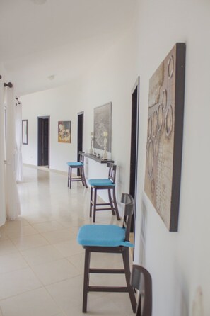 Villa, 6 habitaciones | Área de sala de estar | Televisión de pantalla plana 