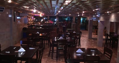 BAGOS ECO RETREAT & CAFE