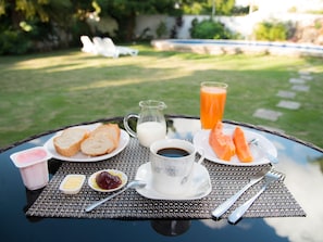 Free daily continental breakfast