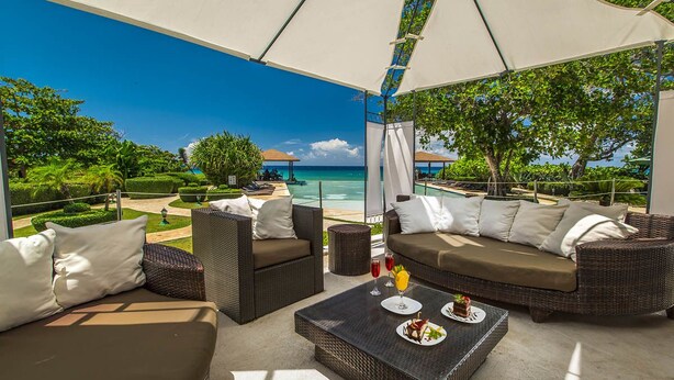 Seven Bedroom Villa | Terassi/patio