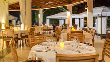 Breakfast, lunch, dinner served; international cuisine