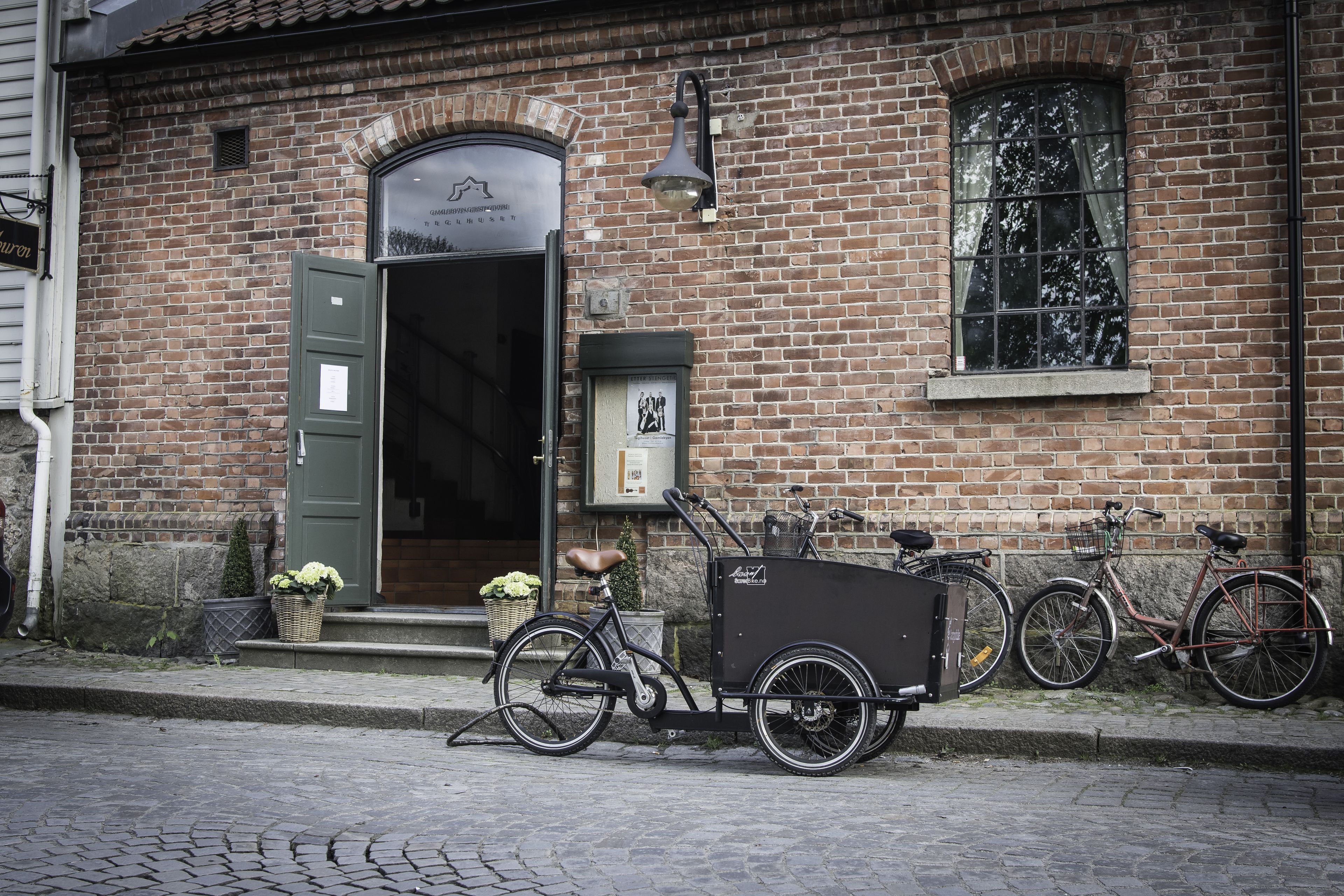 daily buffet breakfast (nok 195 per person)