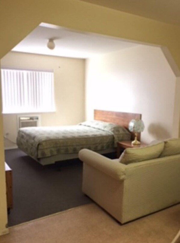 Standard Suite, 1 Queen Bed, Kitchenette