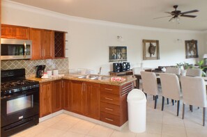 Villa, 4 Bedrooms | Private kitchen