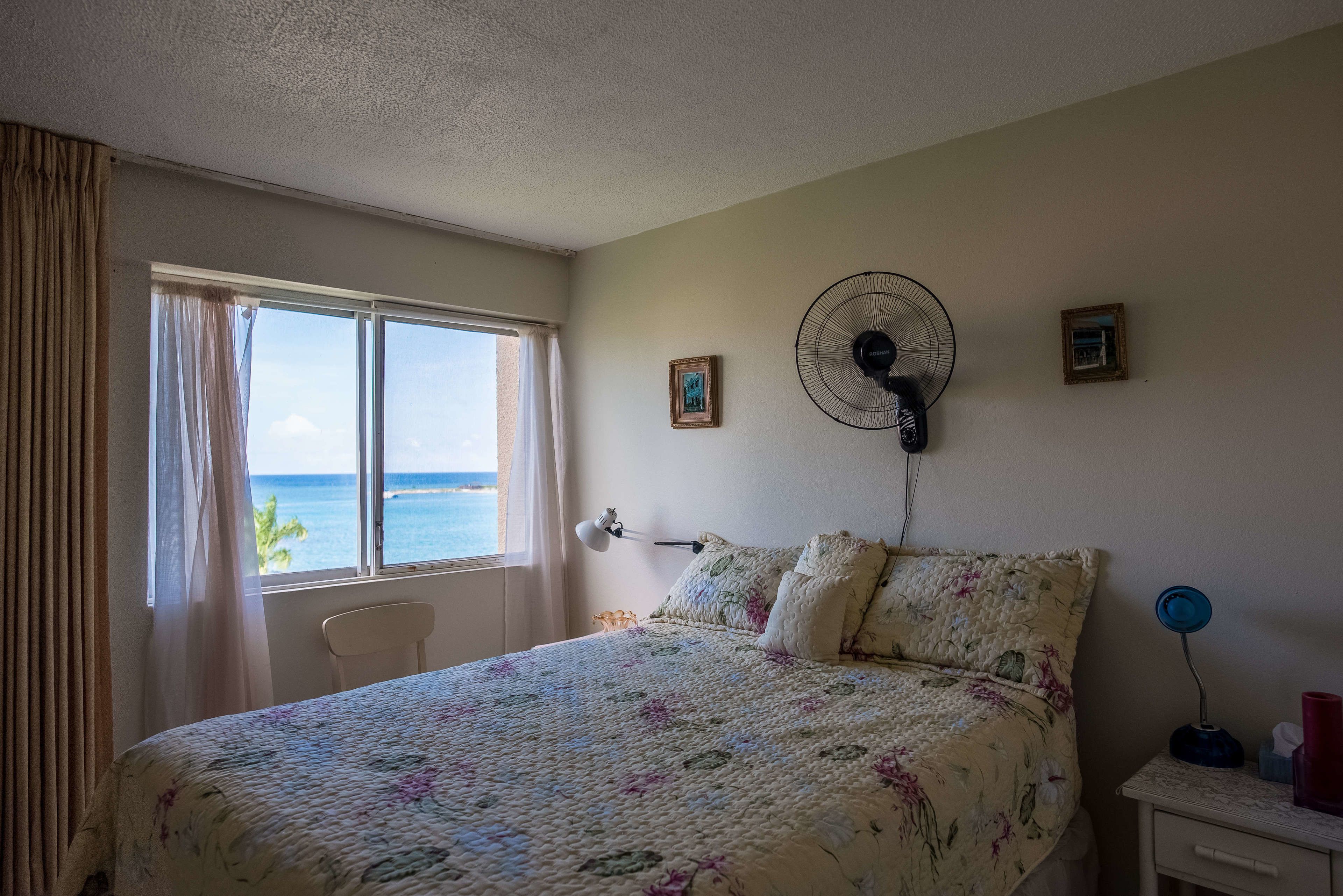 أغطية فراش متميزة ومكواة/لوح كي وواي فاي مجانًا وملاءات أسرّة