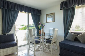 Departamento superior, 1 habitación, con acceso para personas discapacitadas, vista al océano | Servicio a la habitación