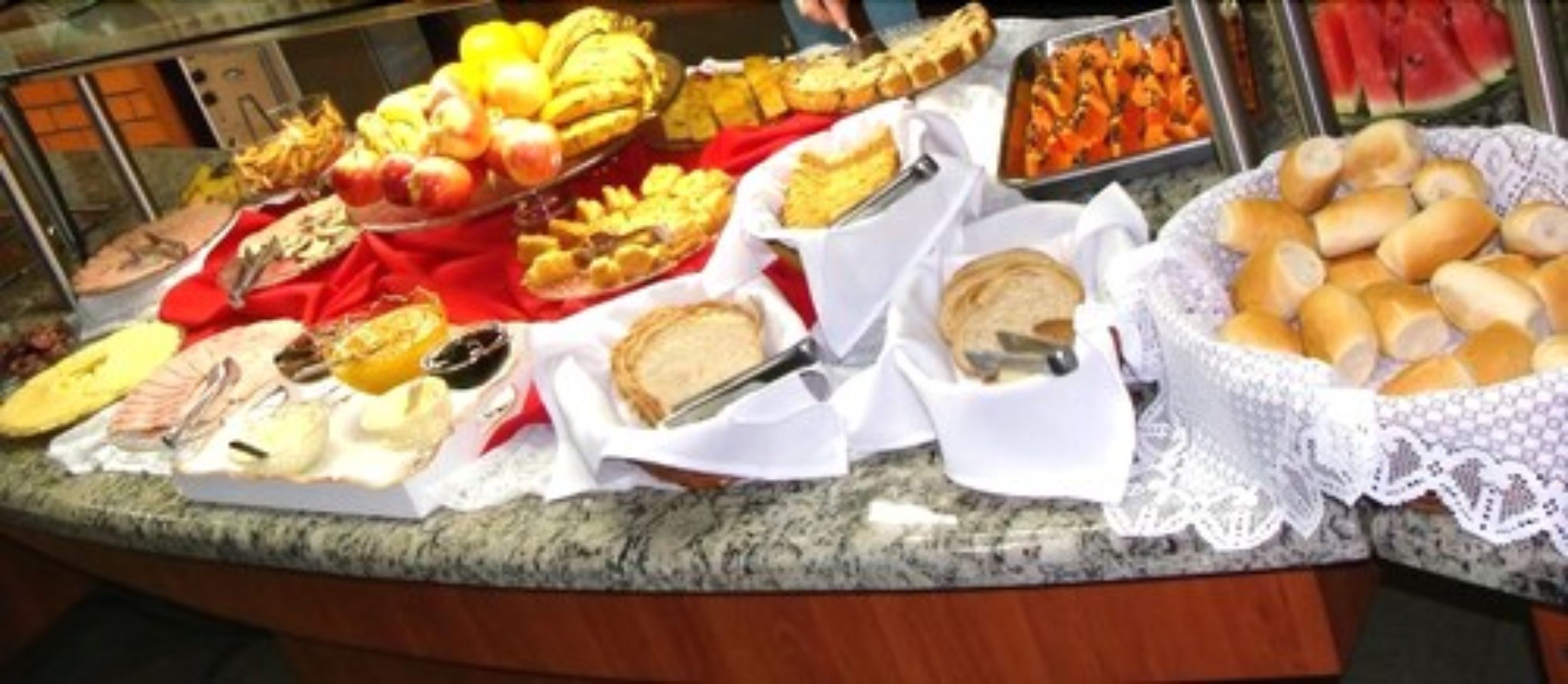 Ilmainen päivittäinen buffetaamiainen 