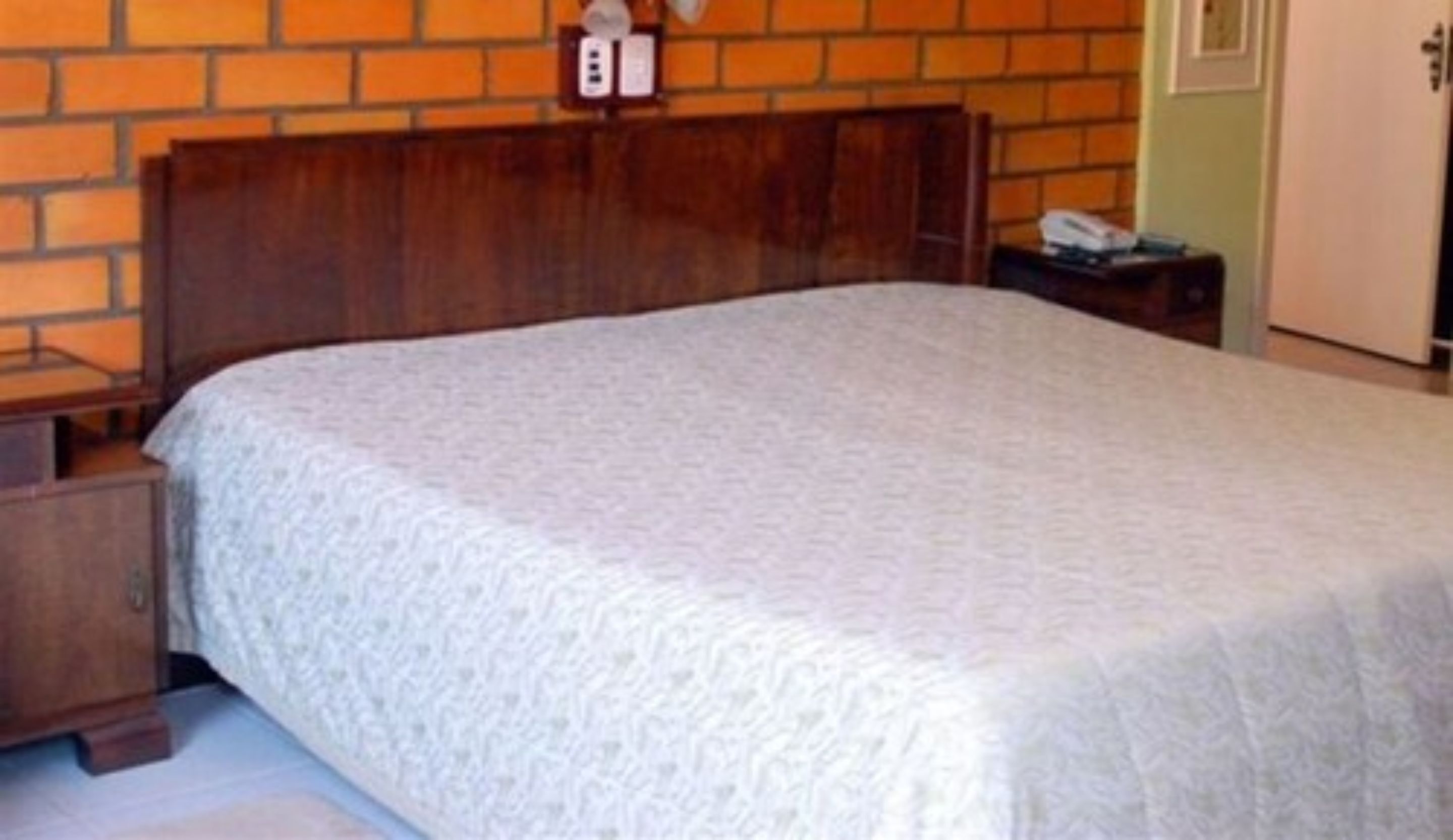 Pimennysverhot, ilmaiset vauvansängyt, ilmainen Wi-Fi, vuodevaatteet