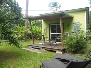 Comfort Bungalow, 1 King Bed | Premium bedding, individually decorated, individually furnished