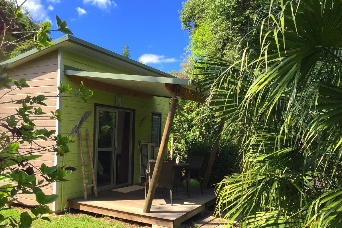 Comfort Bungalow, 1 King Bed | Premium bedding, individually decorated, individually furnished