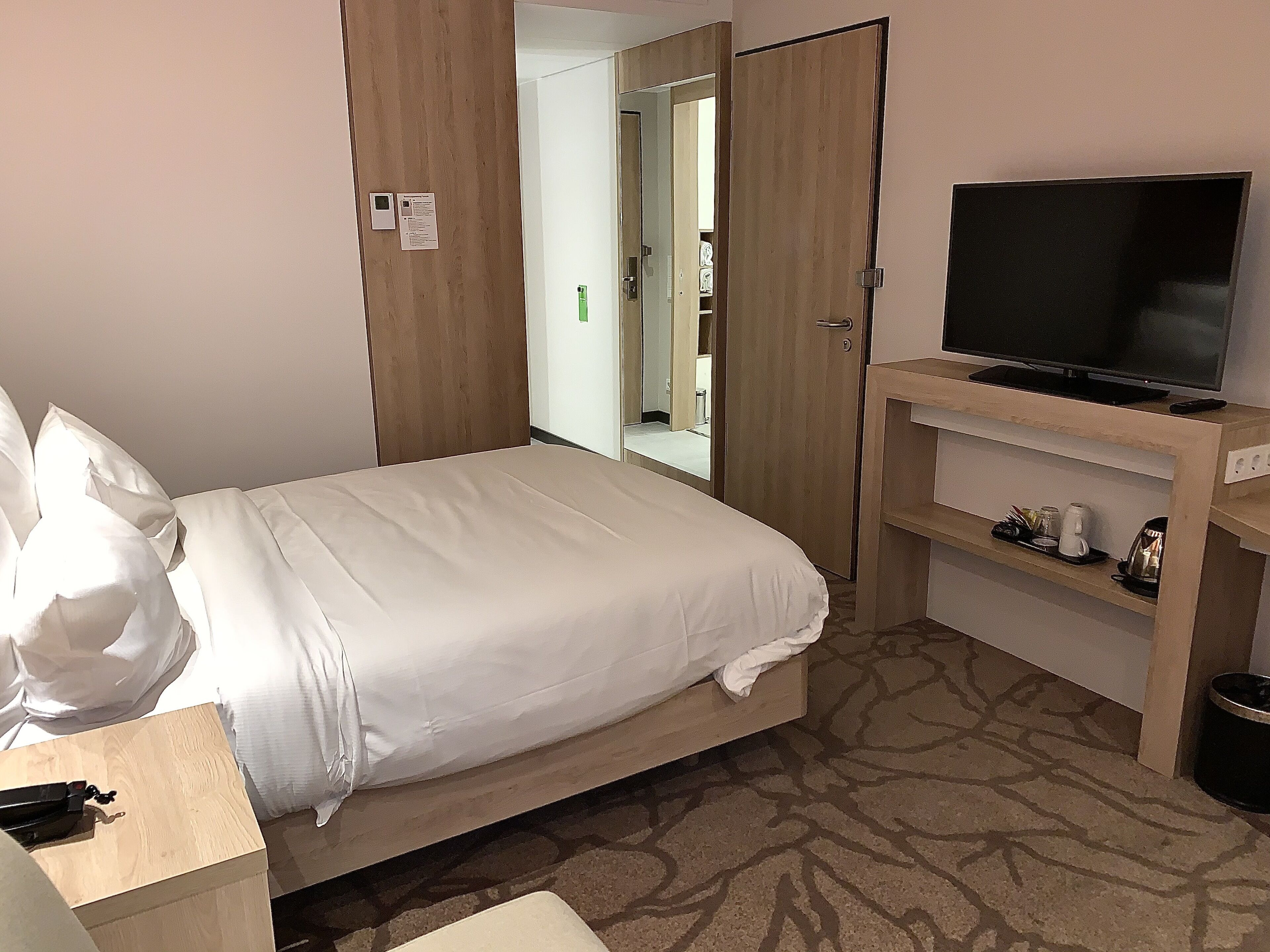 family room, 1 queen bed (connecting rooms) | in-room safe, desk, iron/ironing board, free wifi
