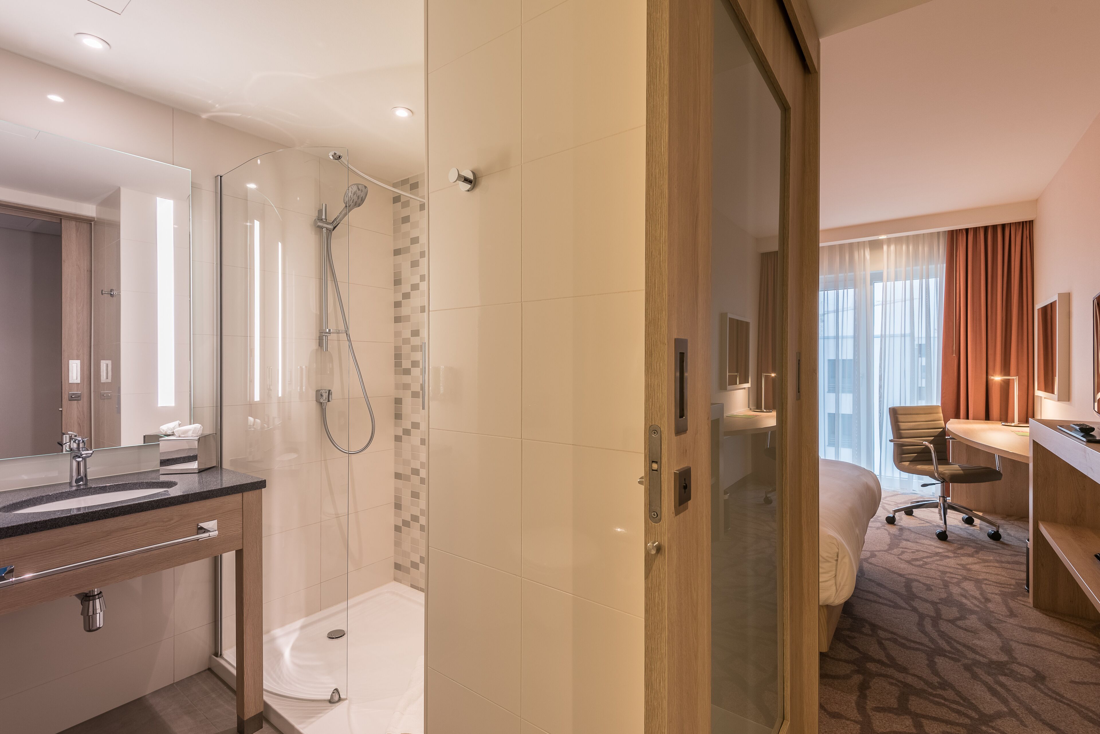 room, 1 queen bed, non smoking | in-room safe, desk, iron/ironing board, free wifi