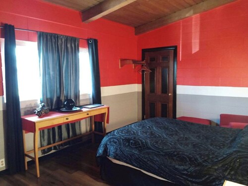 Lamplighter Motel