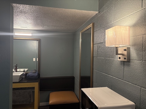 Lamplighter Motel