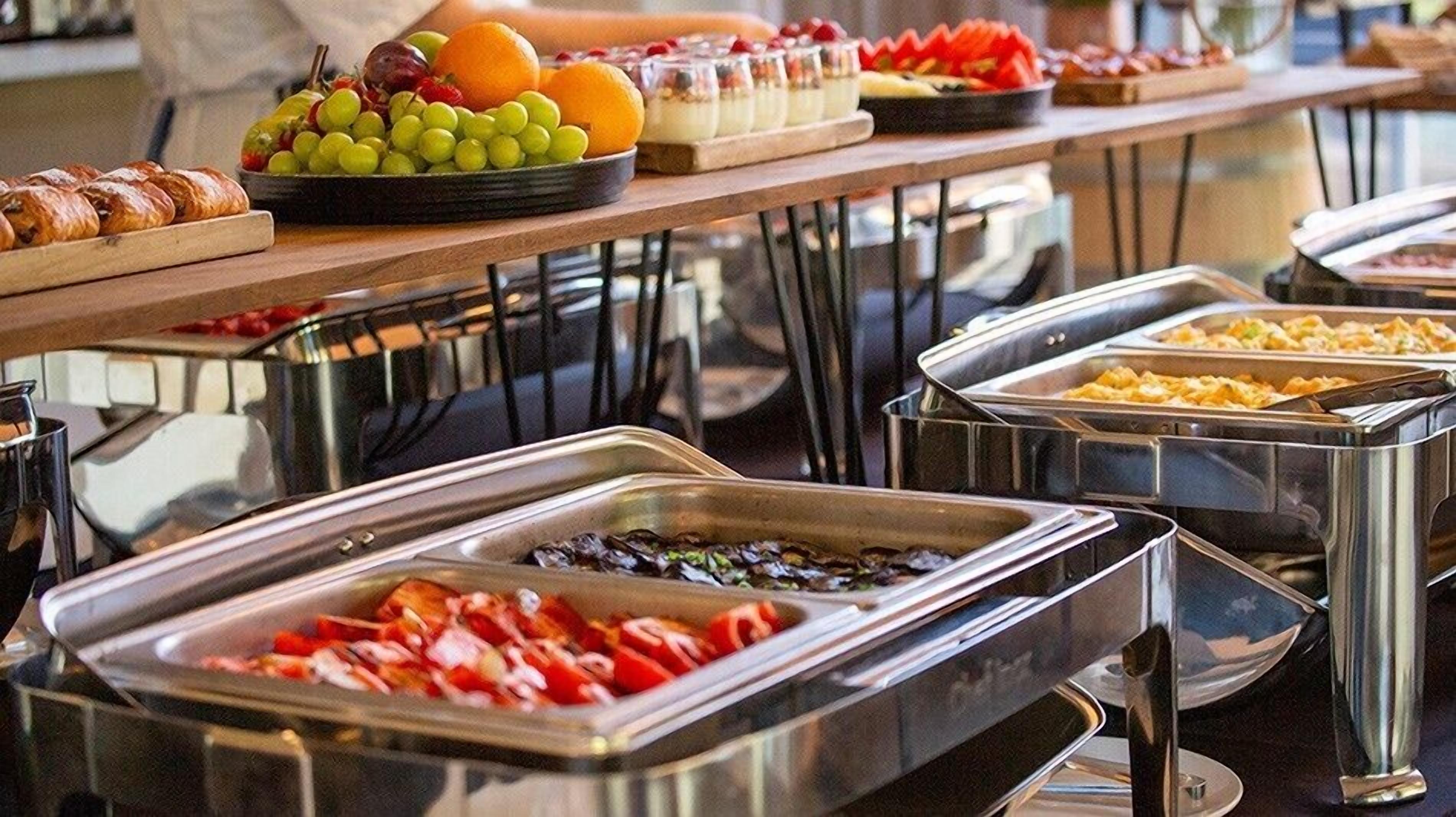 daily buffet breakfast for a fee