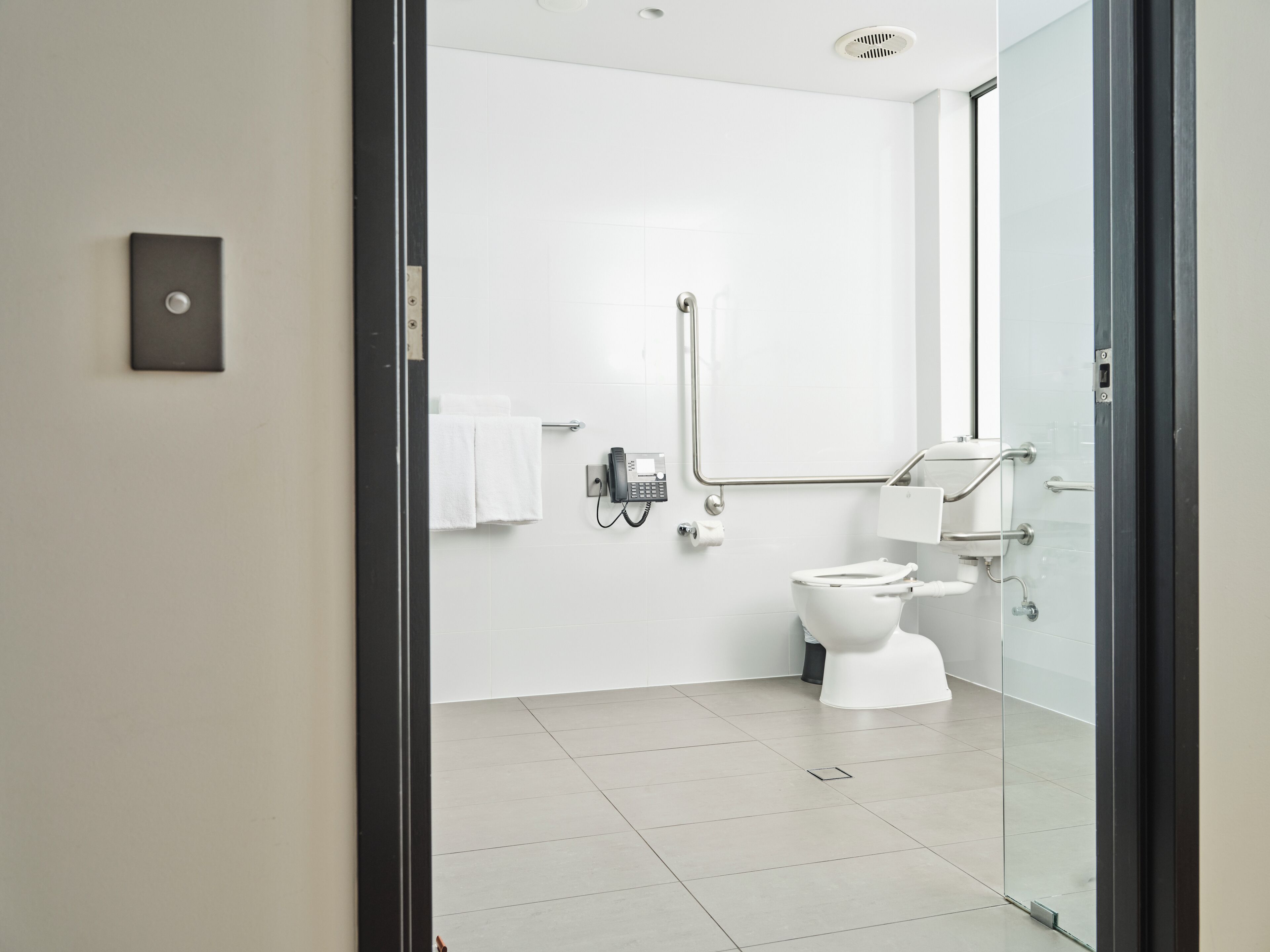 deluxe room, 1 king bed, accessible, terrace | bathroom | shower, free toiletries, hair dryer, towels